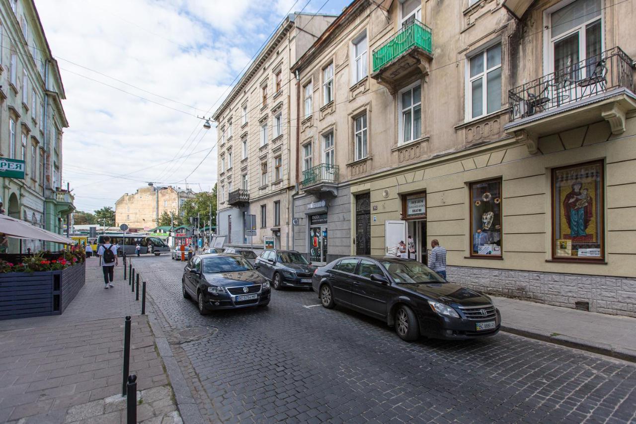 Навпроти Вернісажу Біля Оперного Вулиця Театральна 26 Є Балкон Та Інернет Apartment Lviv Bagian luar foto